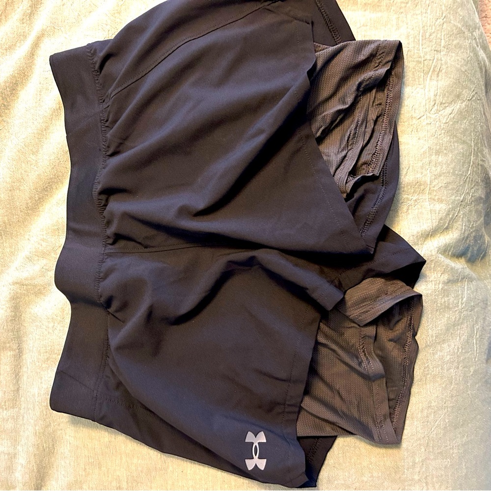 Women’s medium under armor shorts and spandex combo